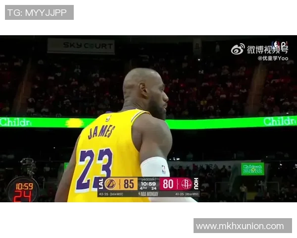 2013年湖人与火箭对决回顾：经典比赛瞬间与球星表现分析